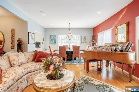 15 Paradise Place Roseland NJ 07068