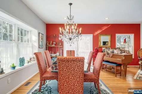 15 Paradise Place Roseland NJ 07068