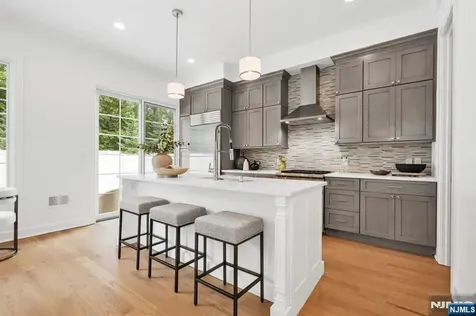 24 Gabriel Court Paramus NJ 07652