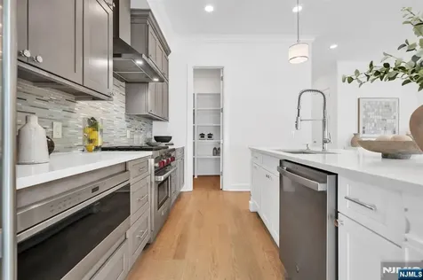 24 Gabriel Court Paramus NJ 07652