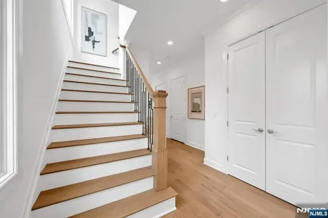 24 Gabriel Court Paramus NJ 07652