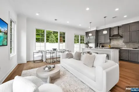 24 Gabriel Court Paramus NJ 07652