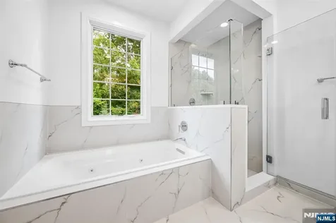 24 Gabriel Court Paramus NJ 07652
