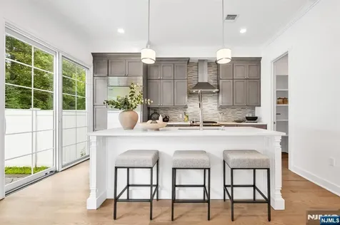 24 Gabriel Court Paramus NJ 07652