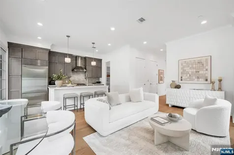 24 Gabriel Court Paramus NJ 07652