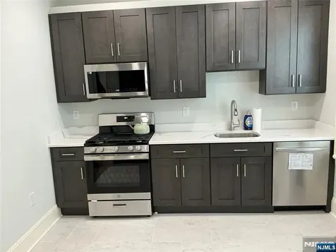 176 Weequahic Avenue Newark NJ 07112