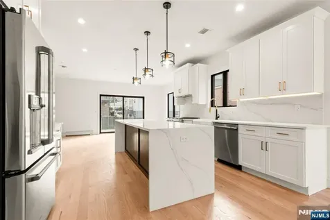 230 8th Street Palisades Park NJ 07650