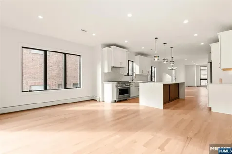 230 8th Street Palisades Park NJ 07650
