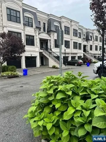 14 Marquis Court Edgewater NJ 07020