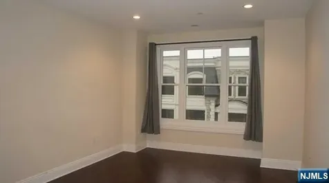 14 Marquis Court Edgewater NJ 07020