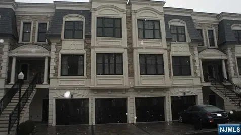 14 Marquis Court Edgewater NJ 07020