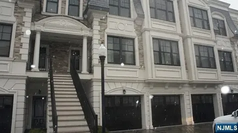 14 Marquis Court Edgewater NJ 07020