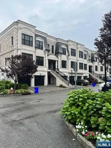 14 Marquis Court Edgewater NJ 07020