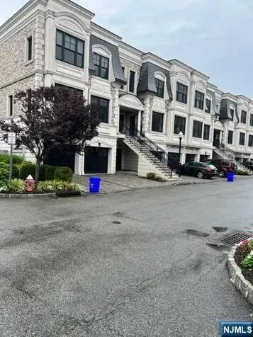 14 Marquis Court Edgewater NJ 07020