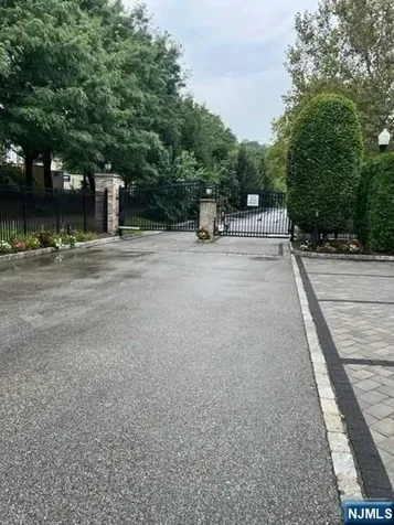 14 Marquis Court Edgewater NJ 07020