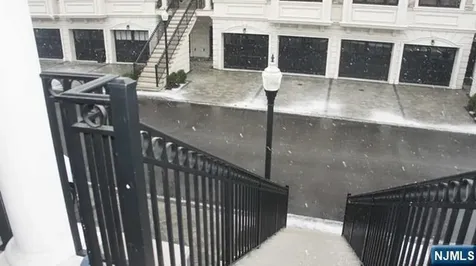 14 Marquis Court Edgewater NJ 07020
