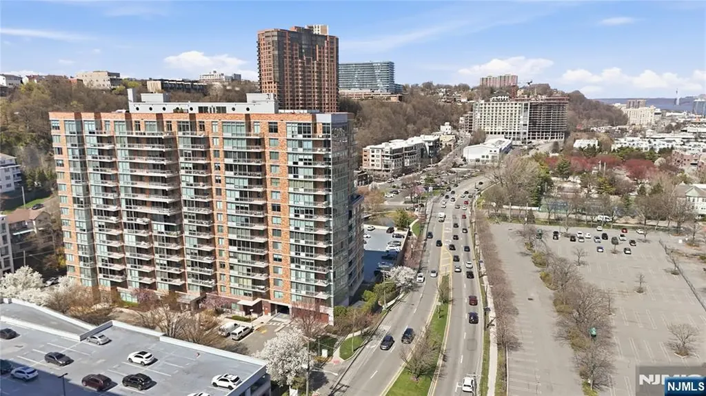 1008 Hudson Park Edgewater NJ 07020