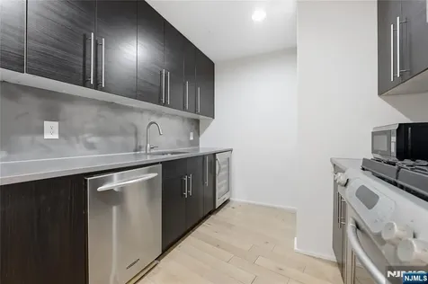 1008 Hudson Park Edgewater NJ 07020
