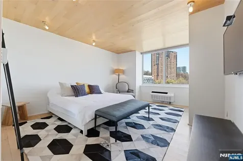 1008 Hudson Park Edgewater NJ 07020