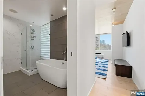 1008 Hudson Park Edgewater NJ 07020
