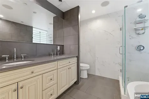 1008 Hudson Park Edgewater NJ 07020