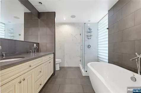 1008 Hudson Park Edgewater NJ 07020