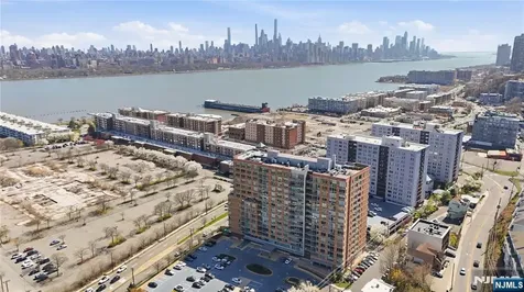 1008 Hudson Park Edgewater NJ 07020