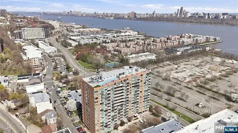 1008 Hudson Park Edgewater NJ 07020