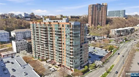 1008 Hudson Park Edgewater NJ 07020