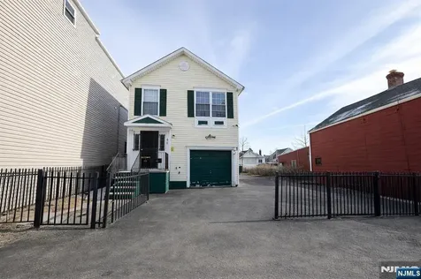 48-50 Holland Street Newark NJ 07103