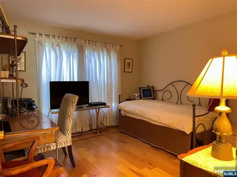 37 Chanda Court Clifton NJ 07012