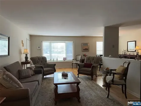 37 Chanda Court Clifton NJ 07012