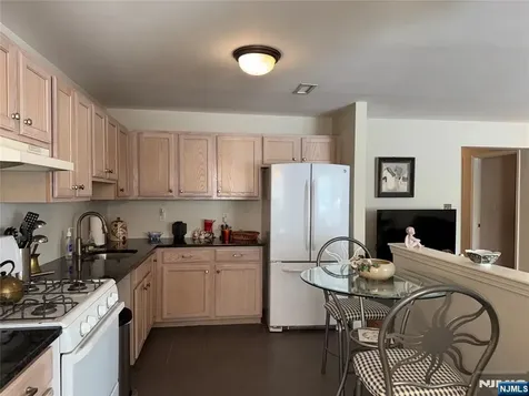 37 Chanda Court Clifton NJ 07012