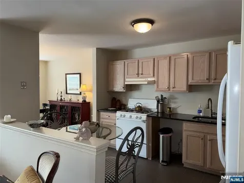 37 Chanda Court Clifton NJ 07012
