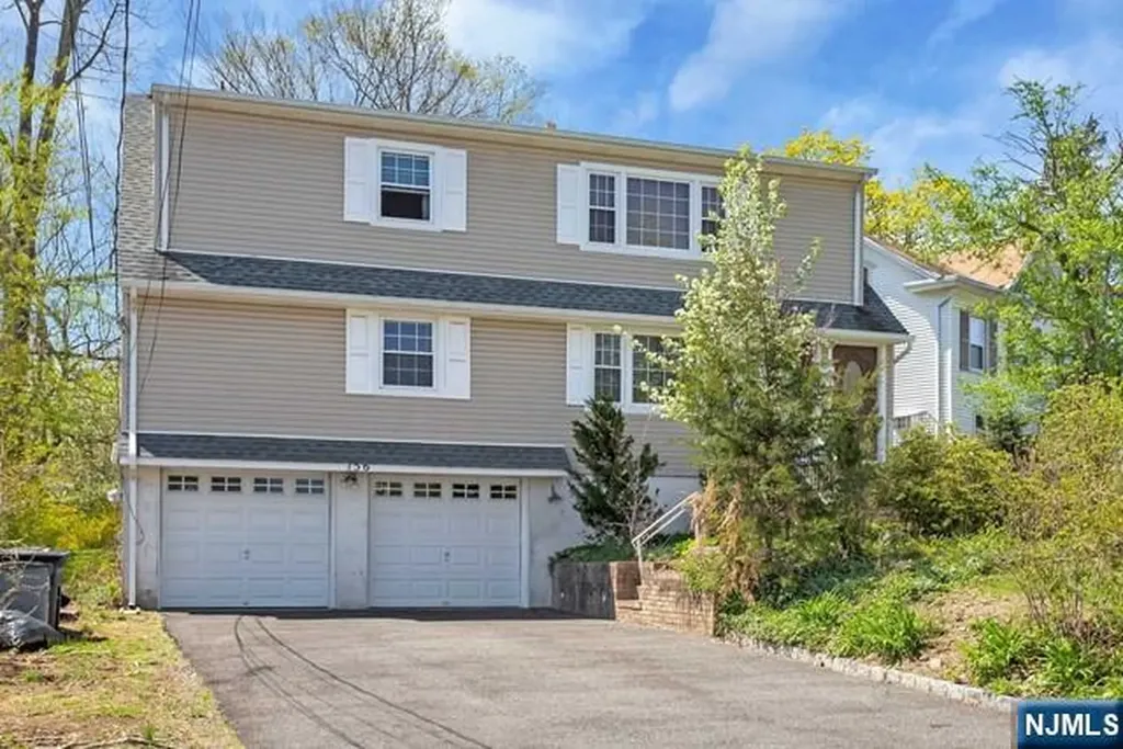 156 Bank Street Midland Park NJ 07432