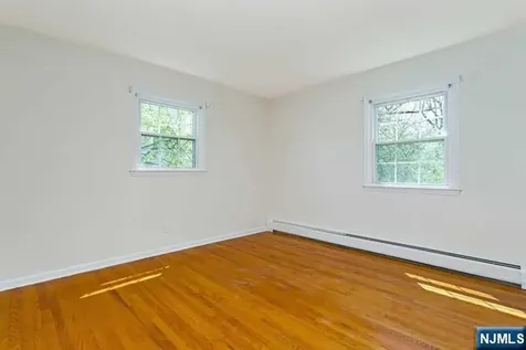 156 Bank Street Midland Park NJ 07432