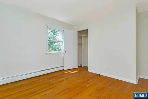 156 Bank Street Midland Park NJ 07432