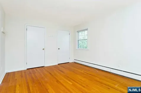 156 Bank Street Midland Park NJ 07432