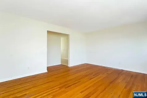 156 Bank Street Midland Park NJ 07432