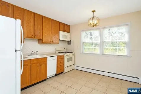 156 Bank Street Midland Park NJ 07432