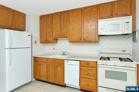 156 Bank Street Midland Park NJ 07432