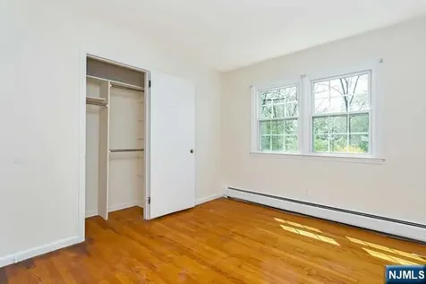 156 Bank Street Midland Park NJ 07432