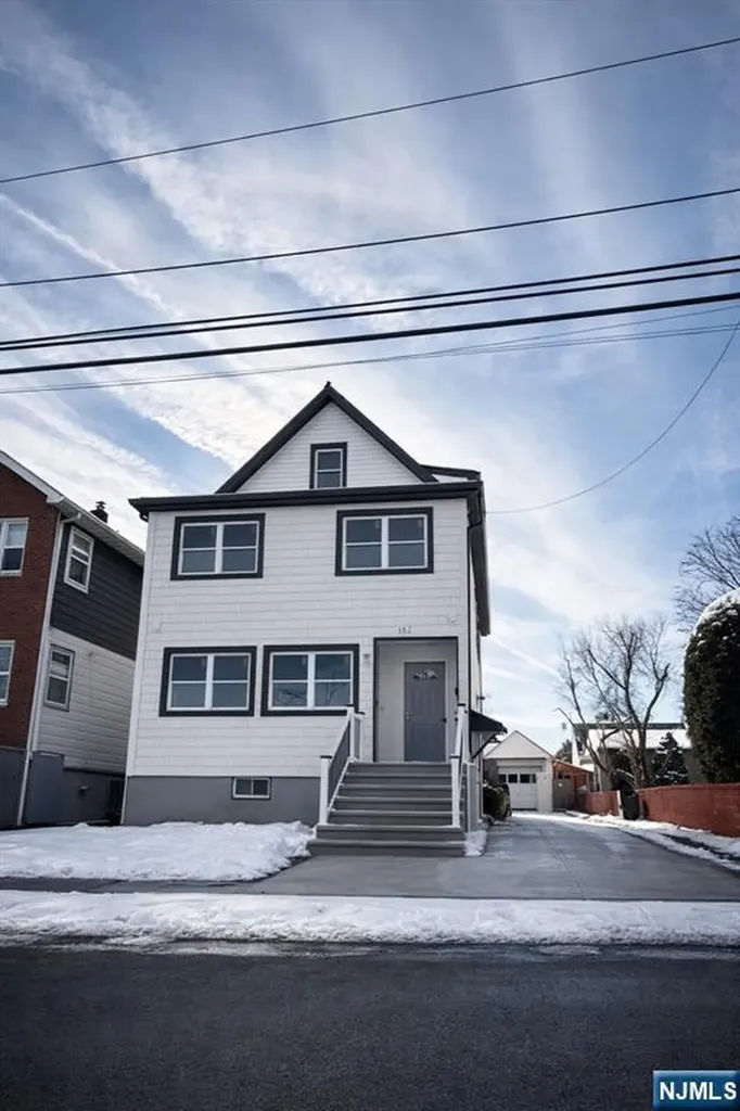 152 Washington Street Lodi NJ 07644