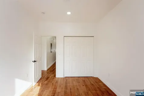 152 Washington Street Lodi NJ 07644