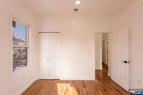 152 Washington Street Lodi NJ 07644