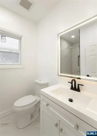 152 Washington Street Lodi NJ 07644