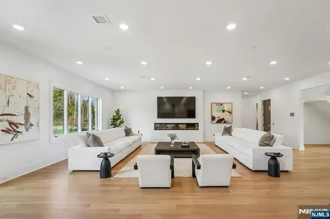 50 Roberts Road Englewood Cliffs NJ 07632