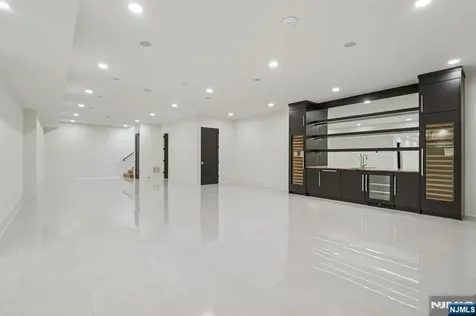50 Roberts Road Englewood Cliffs NJ 07632