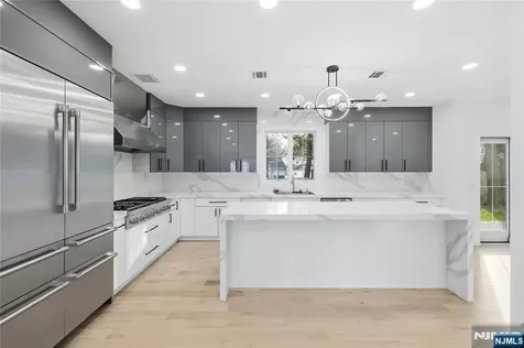 42 Harvey Street Closter NJ 07624