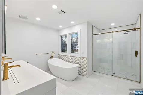 42 Harvey Street Closter NJ 07624